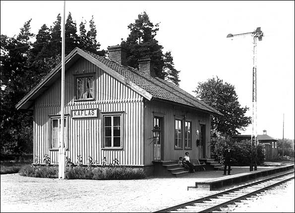 Bild:Kavlås. Stationshuset i Kavlås 1920.